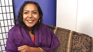 My indian aunty Amba likes to swing around with big dicks